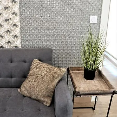 Turisticos Con Terraza En Lapera Apartman